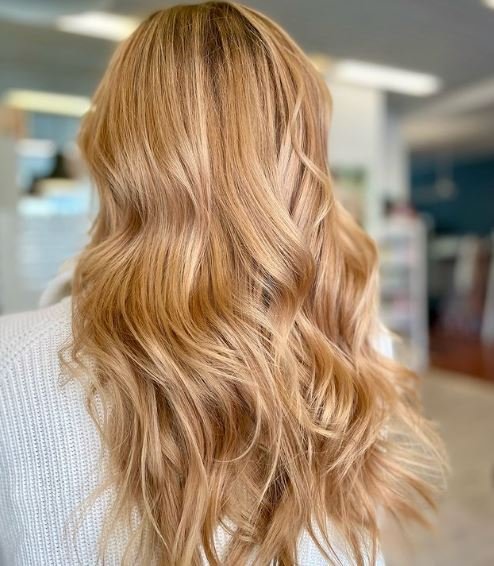 Caramel kupfer haare mit blonden strähnen